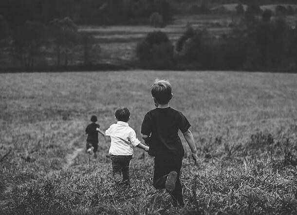 不能陪伴孩子心酸句子文案