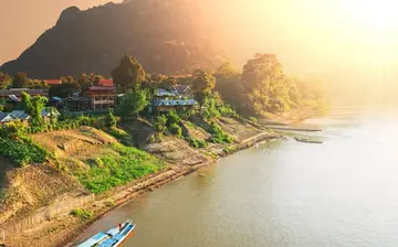 描写河流句子文案