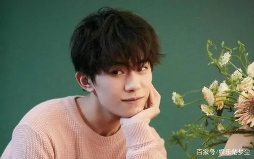 描写男生笑的句子文案