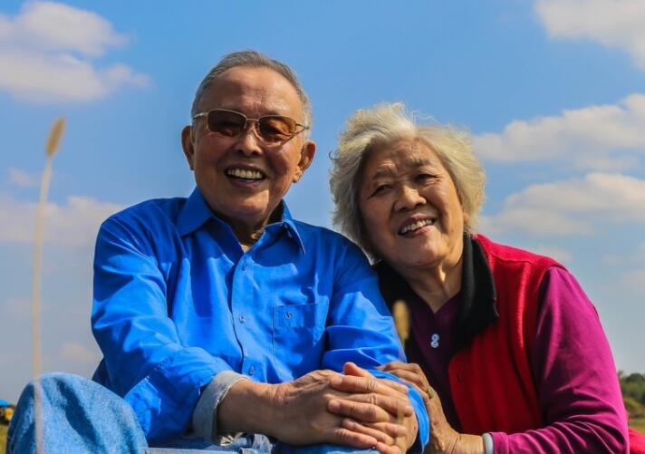 形容老人精神好的句子文案