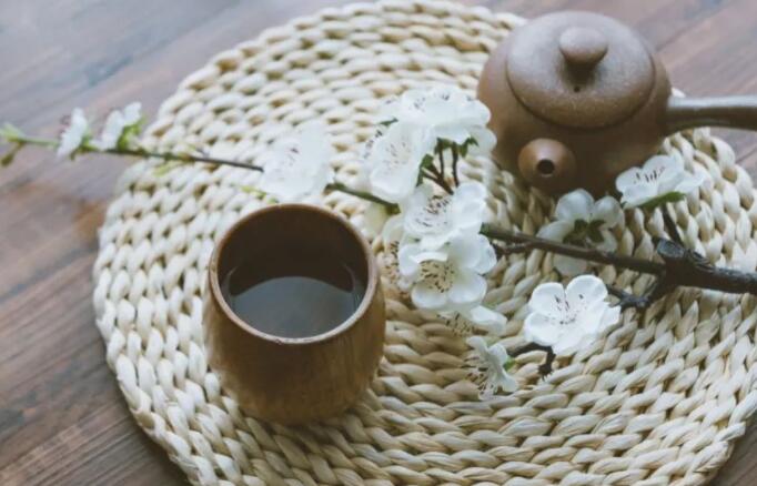 表达一个人很孤独的诗词