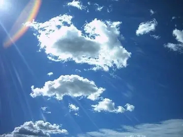 蓝天白云江水诗句文案