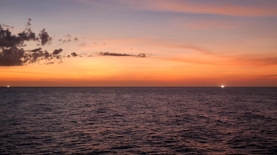 形容海边风景美的诗句文案