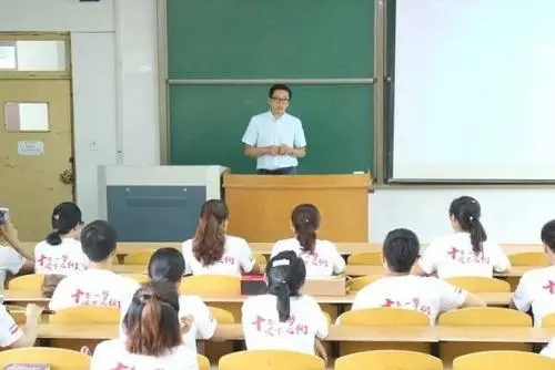 重回学校的经典句子文案