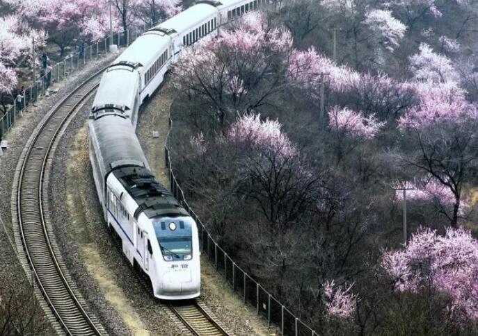 坐火车远行的心情句子文案