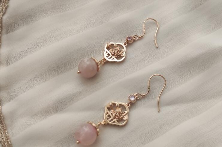 描写耳环的句子文案