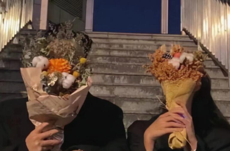 初见时惊鸿一瞥类似的句子文案