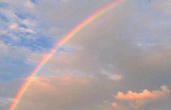 发一条关于彩虹的朋友圈