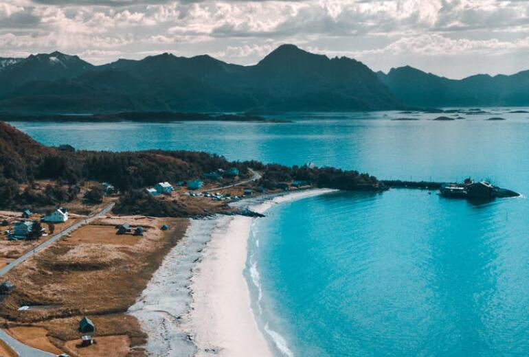 海边朋友圈幽默文案简短