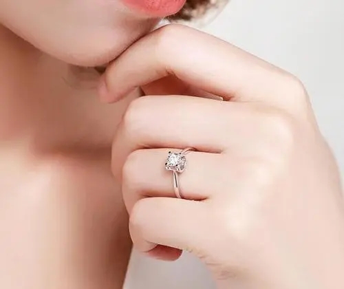 卖钻戒发朋友圈的句子文案