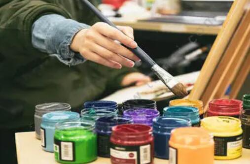 24句描写颜色的句子文案