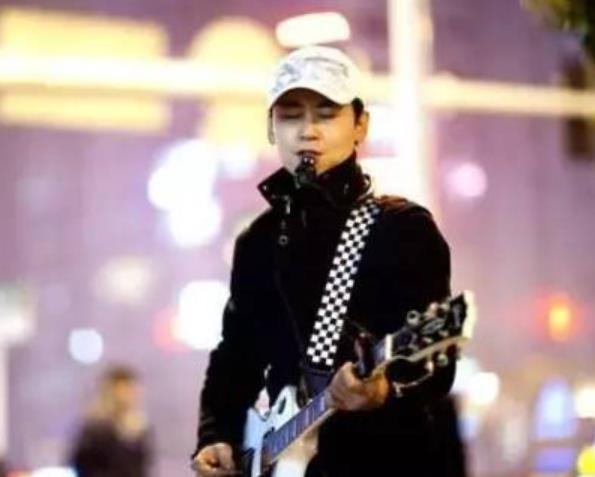 描写街头歌手的句子文案