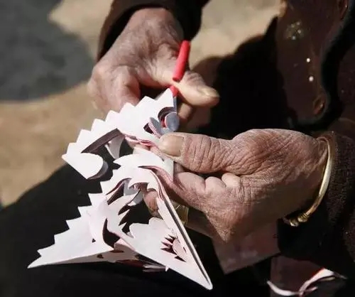 夸人心灵手巧的经典语录文案