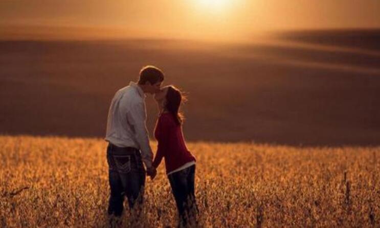 写给男朋友的英文情话文案短句