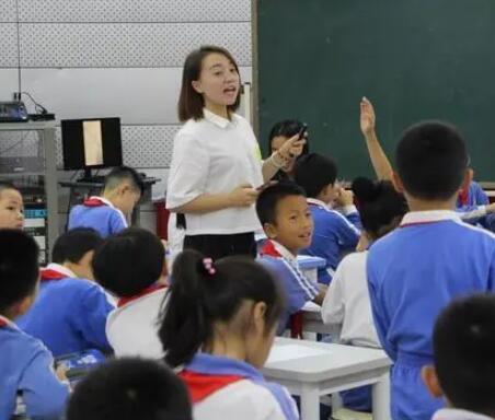 怎样形容老师讲课精彩