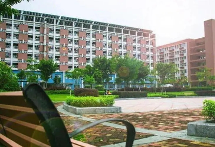 形容学校环境好的词语