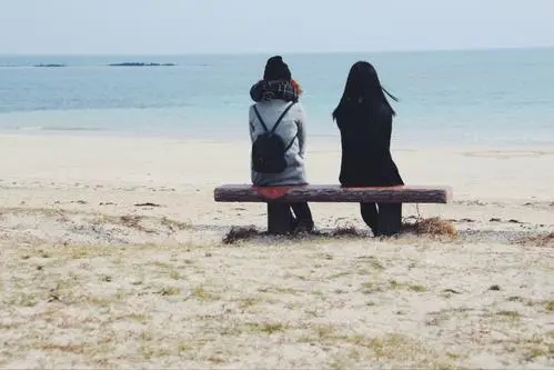 两个人一起看海的句子文案