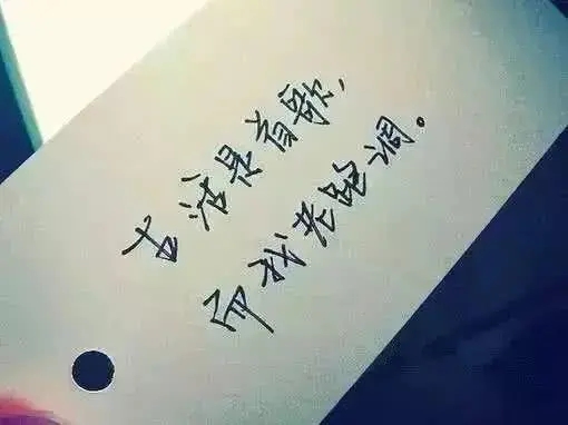 qq情侣个性签名8字