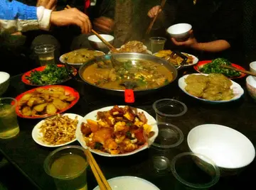 描写丰盛的晚餐句子文案