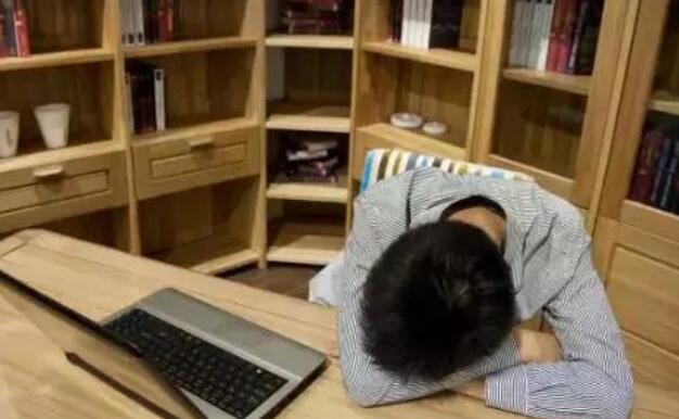 关于加班的诗句文案