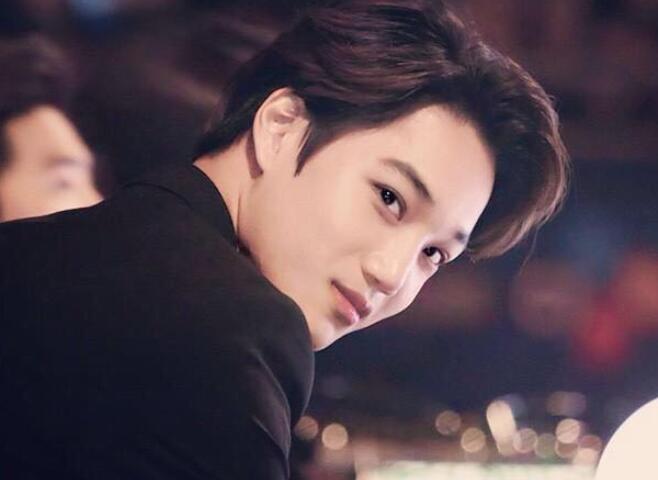 描写男生笑容的句子文案