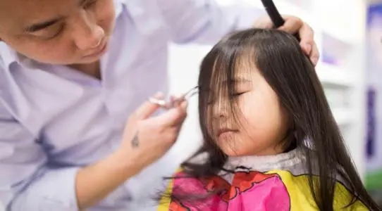 给儿子剪头发发朋友圈