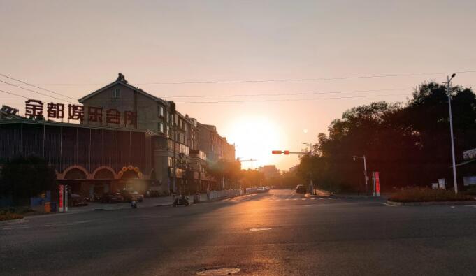 形容热爱生活的女人的句子文案