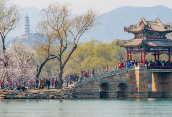 描写西湖景色的诗句文案