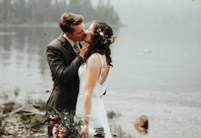 祝人新婚的文艺句子文案