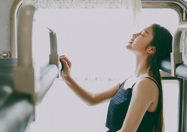 形容分手不回头的句子文案