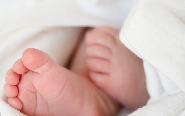 新生儿出生朋友圈说说文案