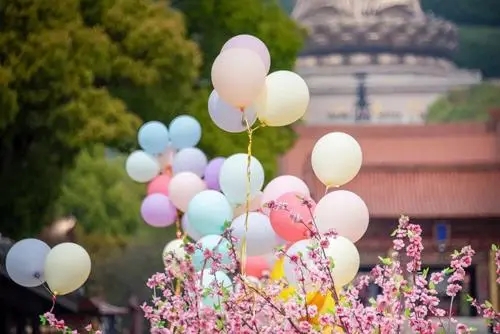 描写气球的浪漫句子文案