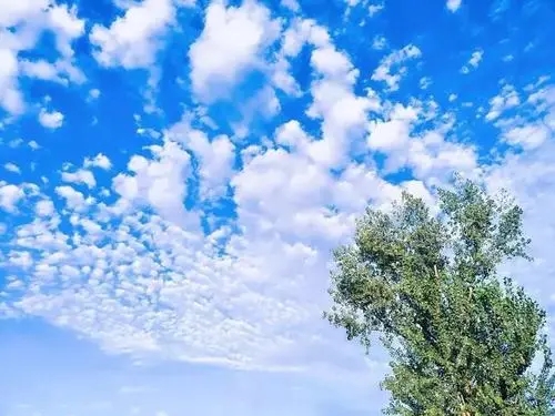 形容天空很蓝很美古诗