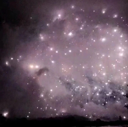 月亮和星辰的唯美句子文案