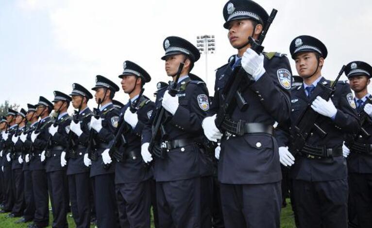 评论警察优秀的句子文案