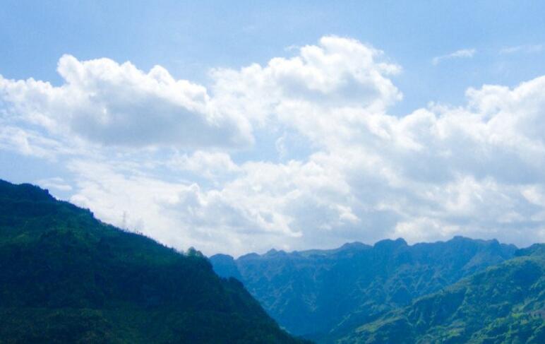 登上山顶看风景的诗句文案