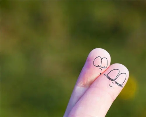 怎么哄女孩子开心的句子文案