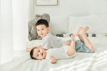 对两个儿子手足的寄语