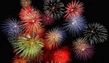 描写烟花的排比句子文案