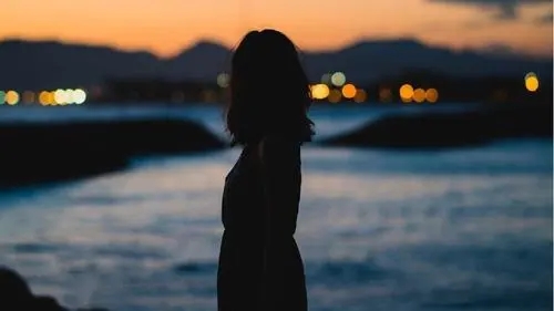 朋友天各一方的伤感句子文案