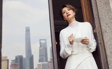 赞美董卿的气质的名言警句