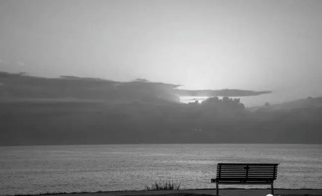 黑暗与光明的经典句子文案