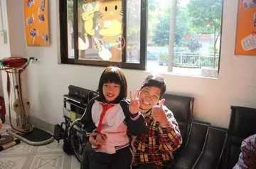 感慨老人与小孩的句子文案