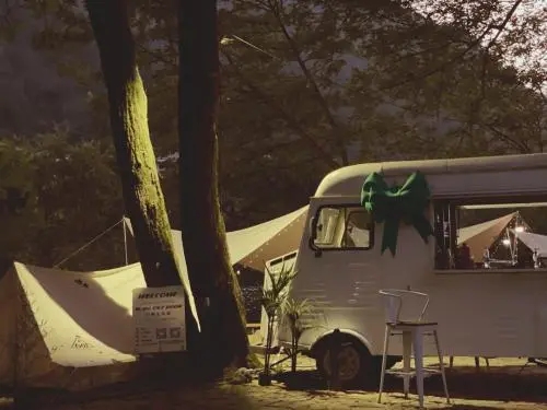 适合露营发朋友圈的句子文案