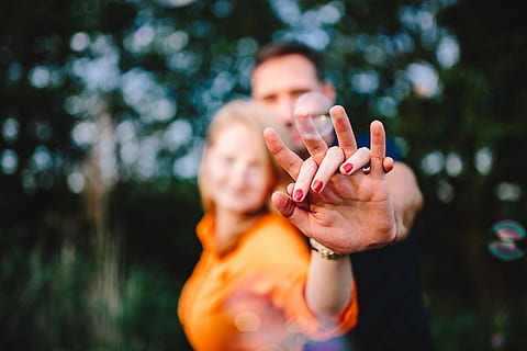 网恋奔现秀恩爱的说说文案