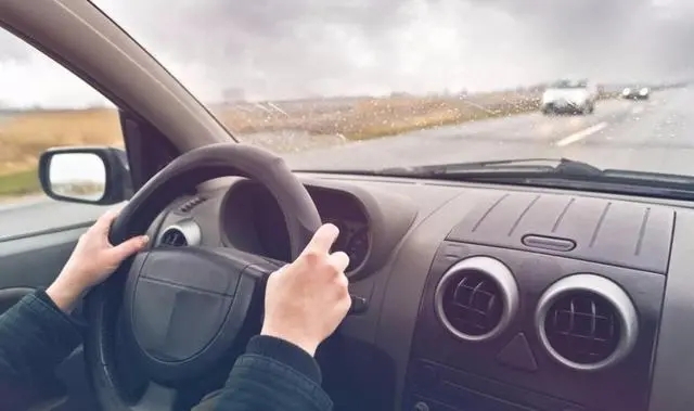 一个人开车跑长途说说文案