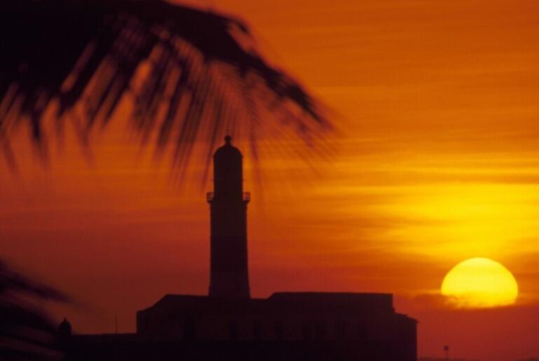 描写黄昏外貌的句子文案