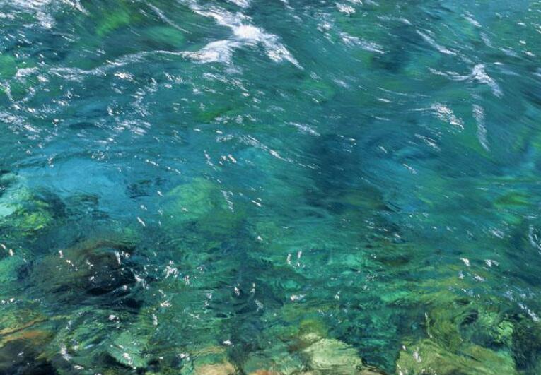 形容小溪流水的句子文案