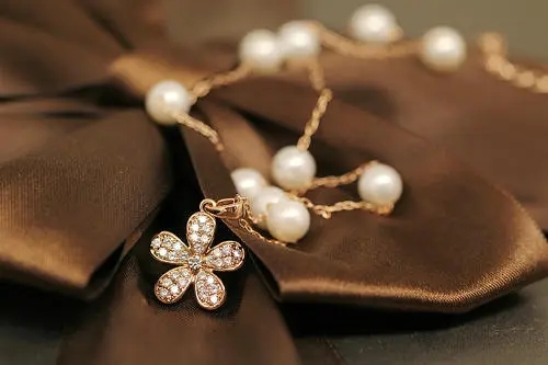 女人和珠宝的经典语句文案