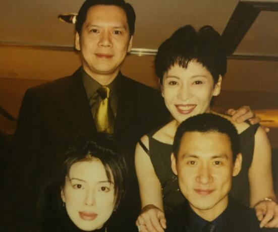 晒旧照片到朋友圈该怎么写